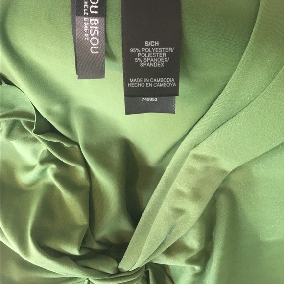 Green colored pull-on top with low cut neck with ruching center, long sleeves. - Picture 4 of 6